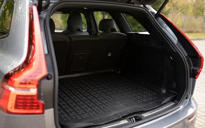 Volvo XC 60 cena 219000 przebieg: 76700, rok produkcji 2020 z Pszczyna małe 352